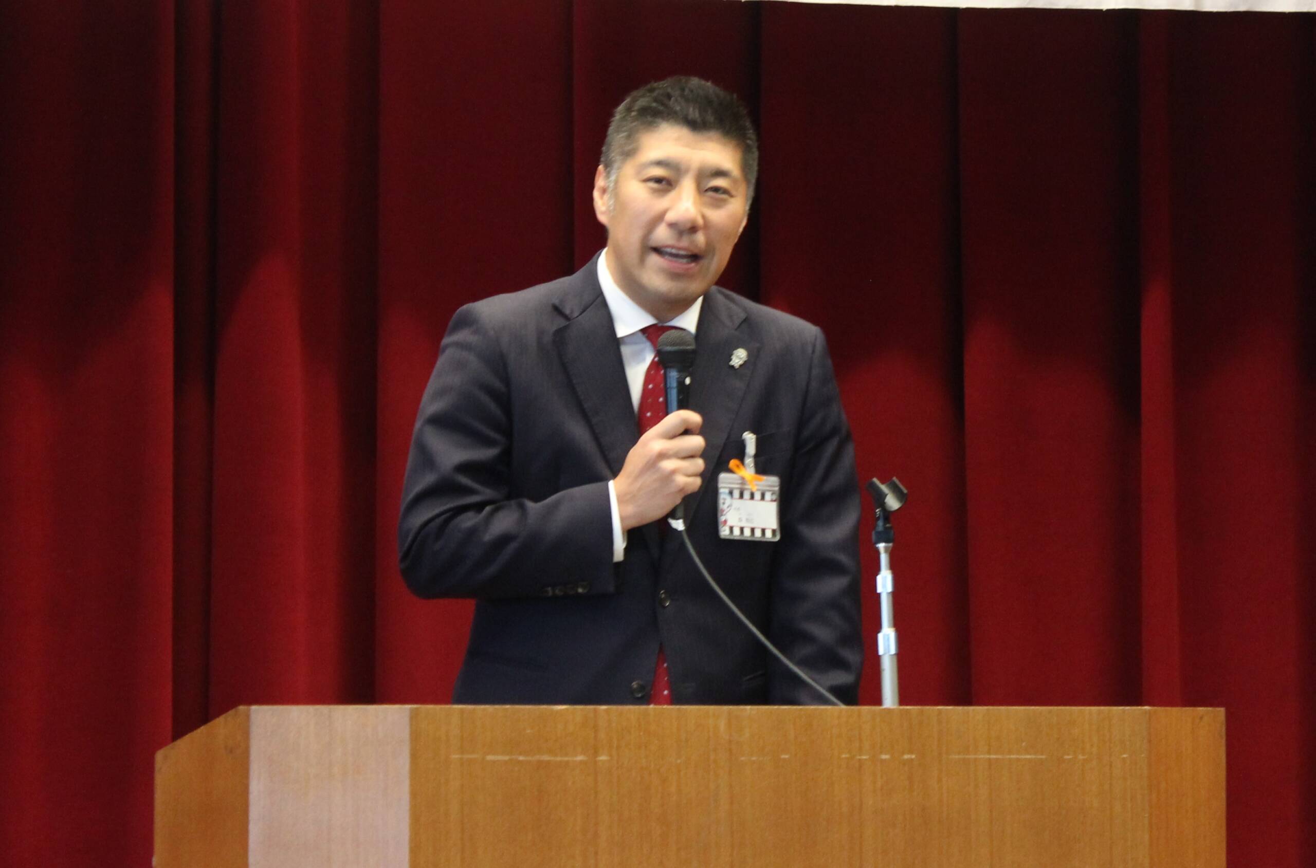 「明るいニュースを提供する務めある」、四日市の森智広市長が幹部職員らに年度始め訓示
