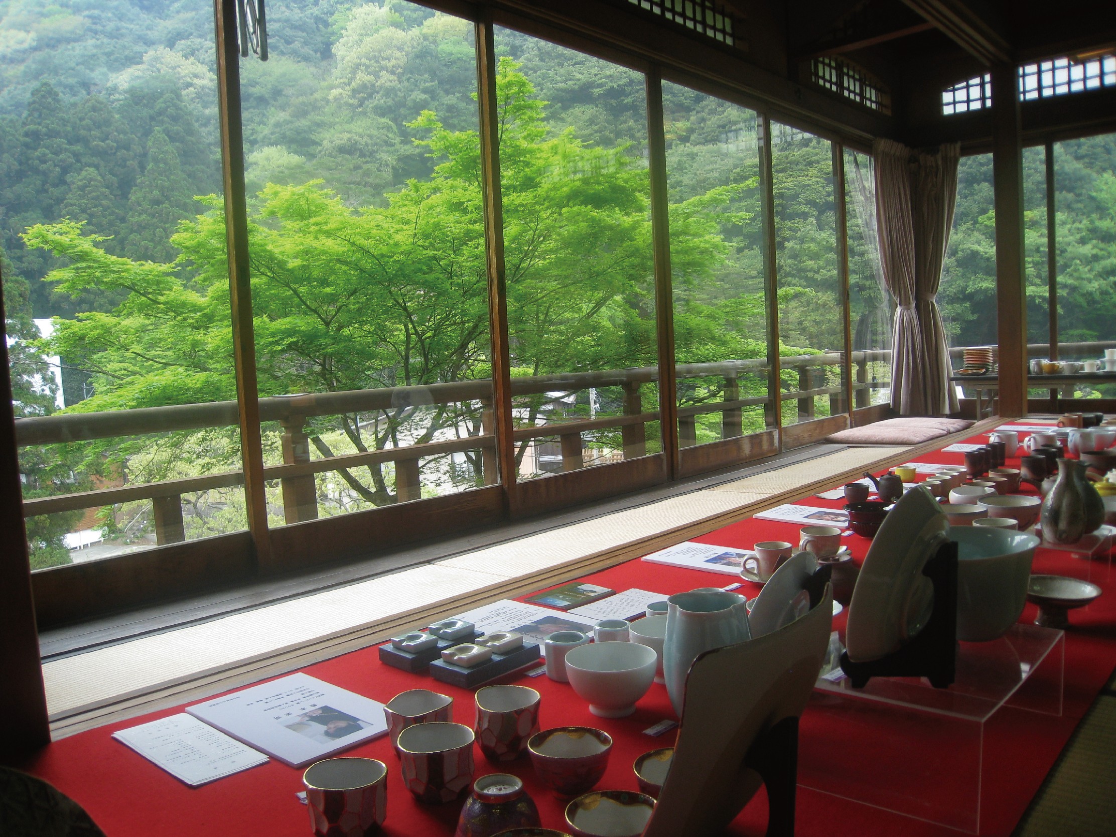 国登録有形文化財を舞台に陶芸作品展 湯の山温泉旅館　「寿亭」の「水雲閣」で