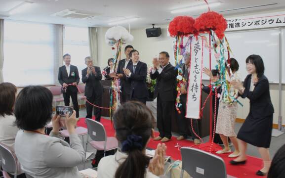 現場励ます役割を、四日市市幼児教育センター開設記念でシンポジウム開く