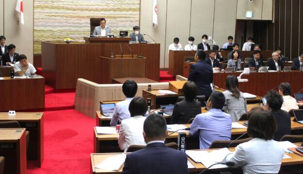 大学誘致構想や終活支援などで議論交わす、四日市市議会の一般質問