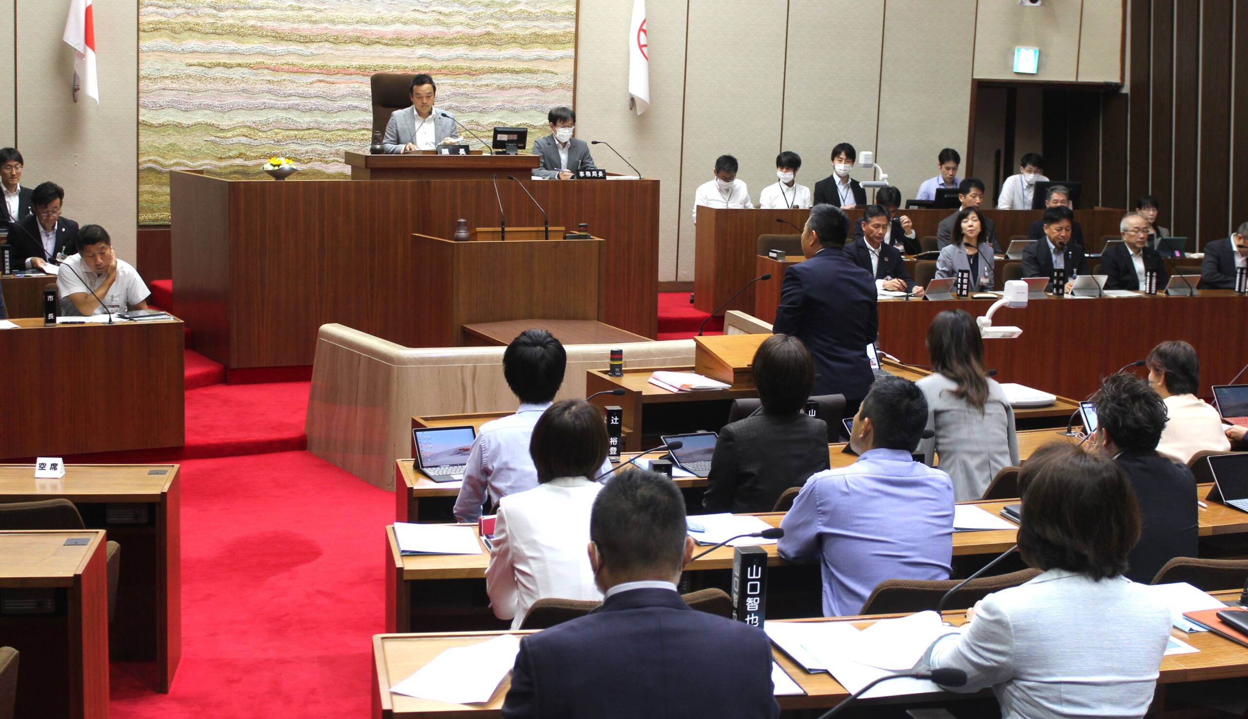 大学誘致構想や終活支援などで議論交わす、四日市市議会の一般質問