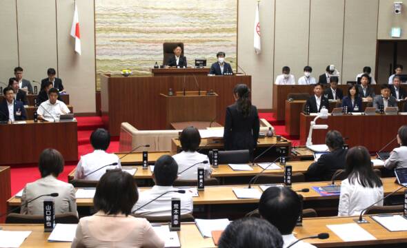 図書館めぐり厳しい質問も、四日市市議会の一般質問