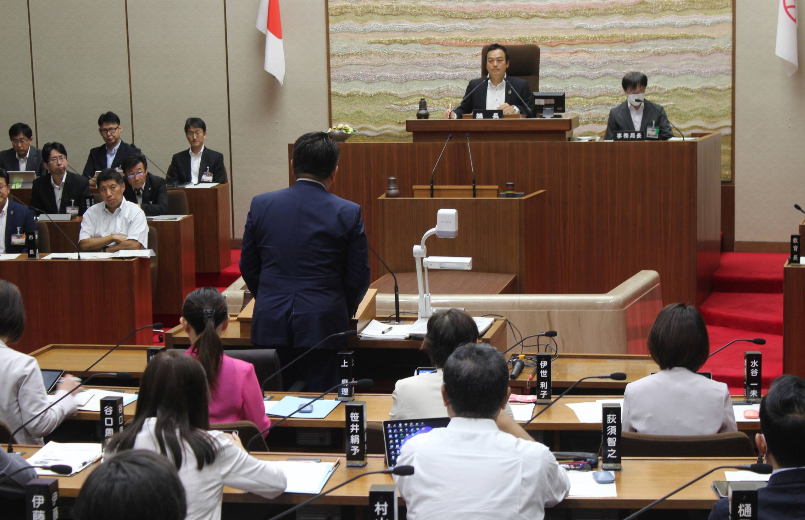 近鉄霞ヶ浦駅西口設置などで質疑、14議案を委員会に付託、四日市市議会