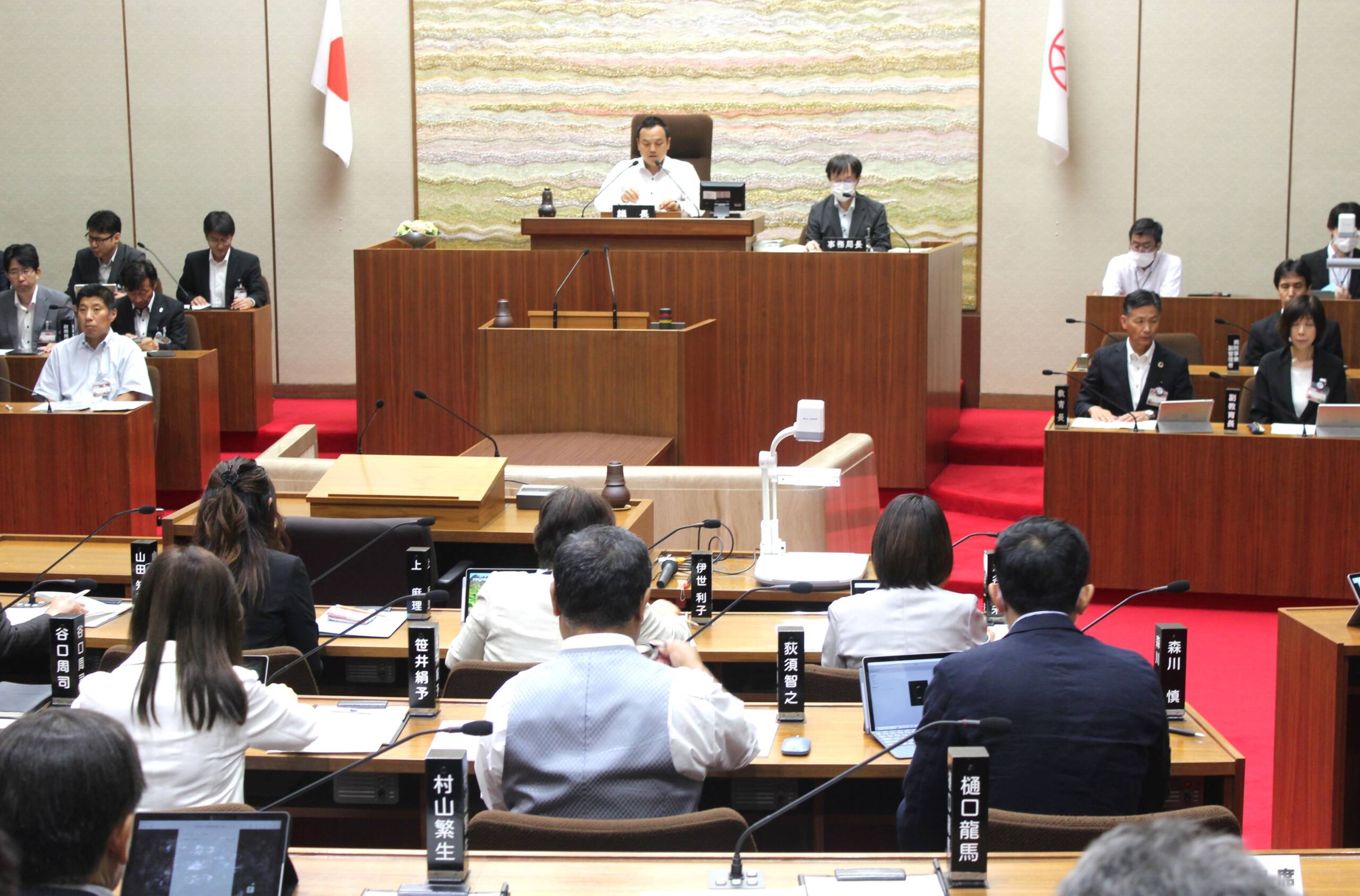 14議案を可決し閉会、四日市市議会、次回は8月29日から、議会改革検討会議などの取り組みも開始
