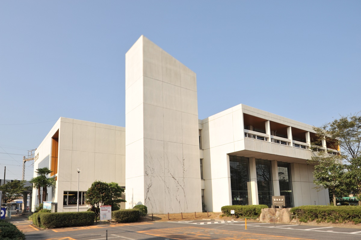 四日市市立図書館が開館50周年　坂倉さんと増田さんが対談　記念事業の参加者募集