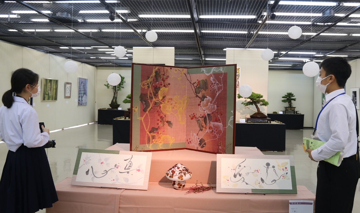 100人超えるアーティスト作品一堂に　四日市アート展2023　市文化会館で開催中