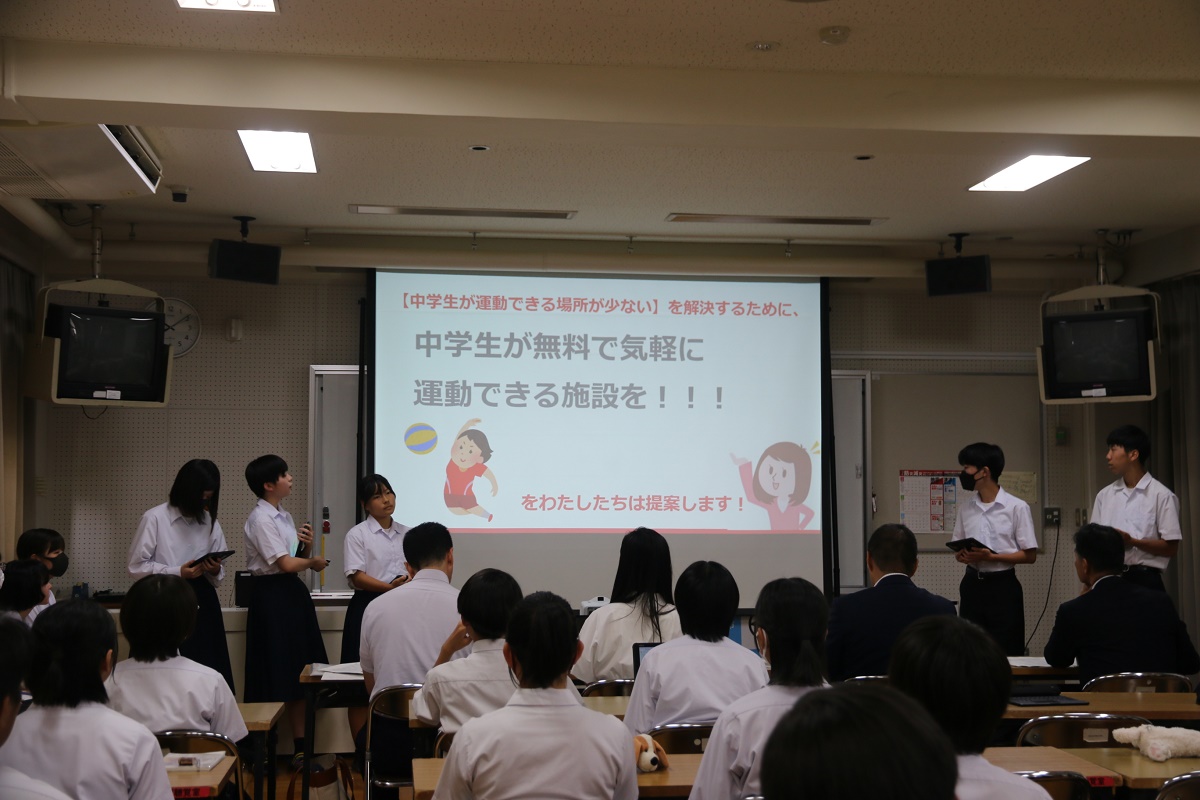 子どもから「政策提案」　四日市市立橋北中3年生　育休や進学などについて発表