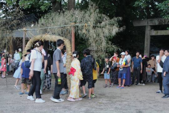 四日市の大宮神明社で輪くぐり神事にぎわう、二日雨で順延、ついに快晴