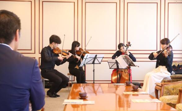 音楽で幸せを　新日本フィルの29市町巡回事業in四日市　演奏家が森市長を表敬