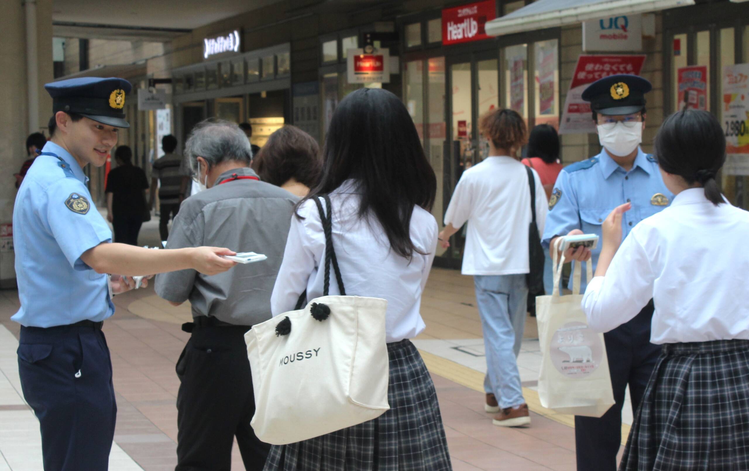 「NO!! 闇バイト」、四日市など3市で合同の広報啓発活動、夏休み前の若者らに三重県警など注意呼びかけ