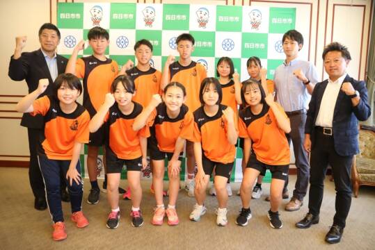 ヴィアティン三重ハンドボールクラブ　全国大会前に表敬訪問　四日市