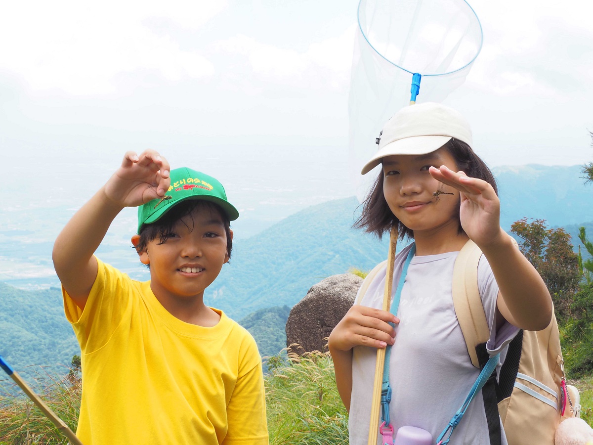 「どこへ飛んで行く？」　アカトンボふる里さがし大作戦　8月31日まで御在所山上公園で開催中　