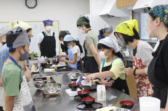 思わず「おいしい」、かぶせ茶の入れ方や料理を体験、産地の四日市市水沢町で講座