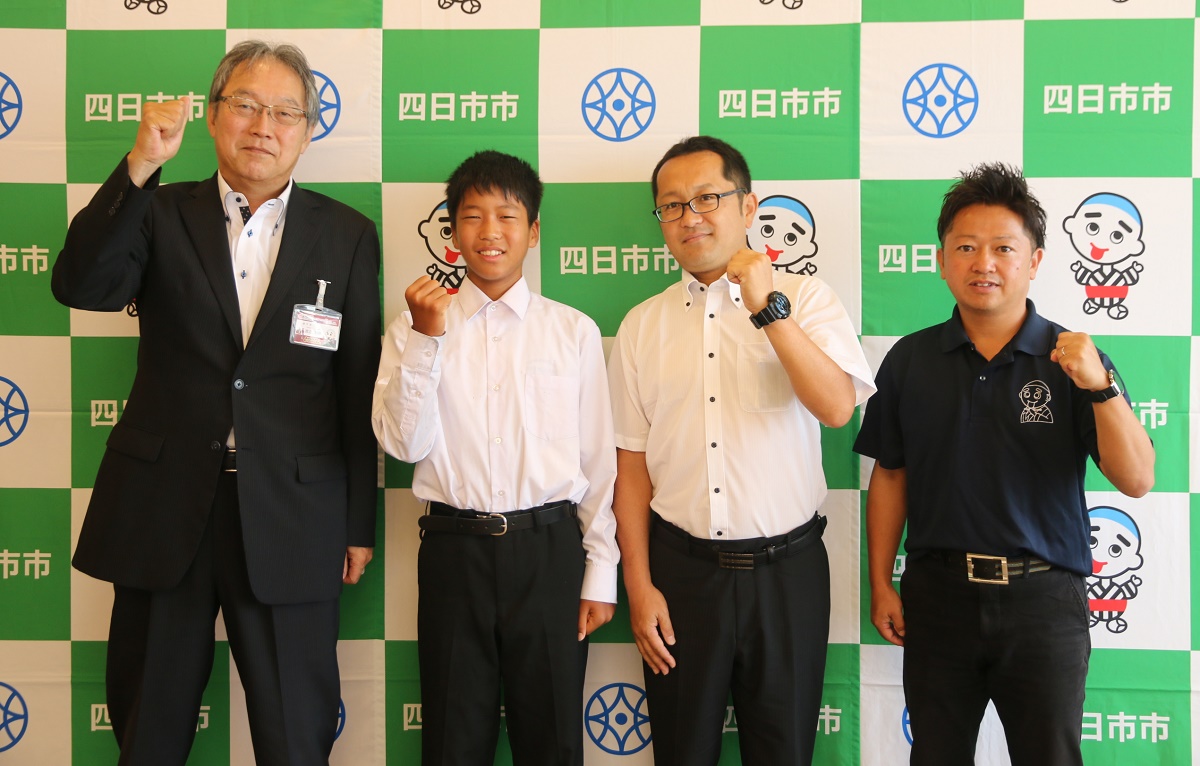 2つの全国舞台に挑む　三重グリーンテニスクラブの片岡君　大会控え表敬訪問