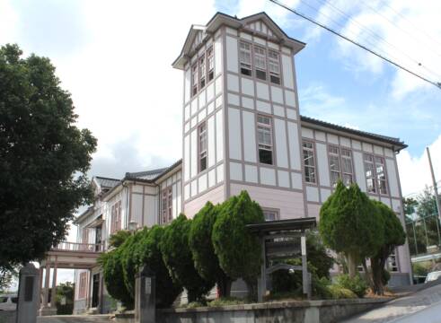 旧四郷村役場の活用についても質疑、耐震補強など終えた現地で四日市市文化財保護審議会