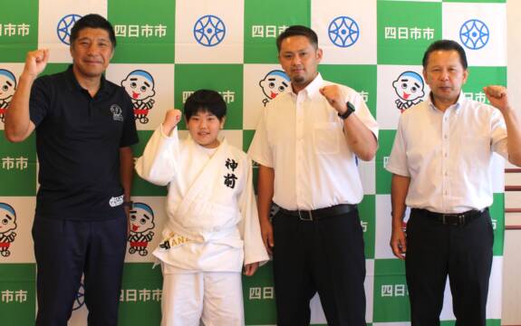 東海大会でも活躍を、柔道の三重県代表チームに入った伊藤杏さんが四日市市長を表敬訪問