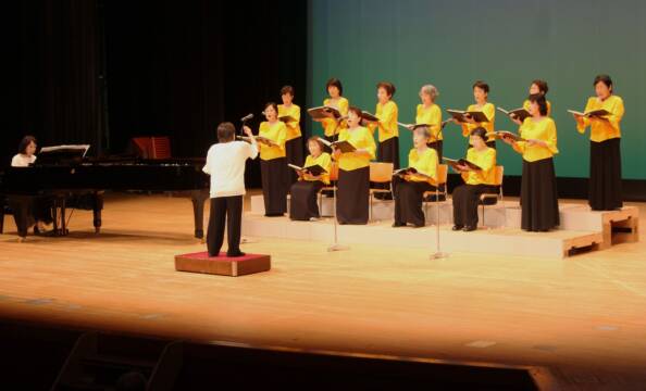 檜舞台で合唱や楽器演奏、四日市シルバー人材センターの会員たちが練習成果を発表