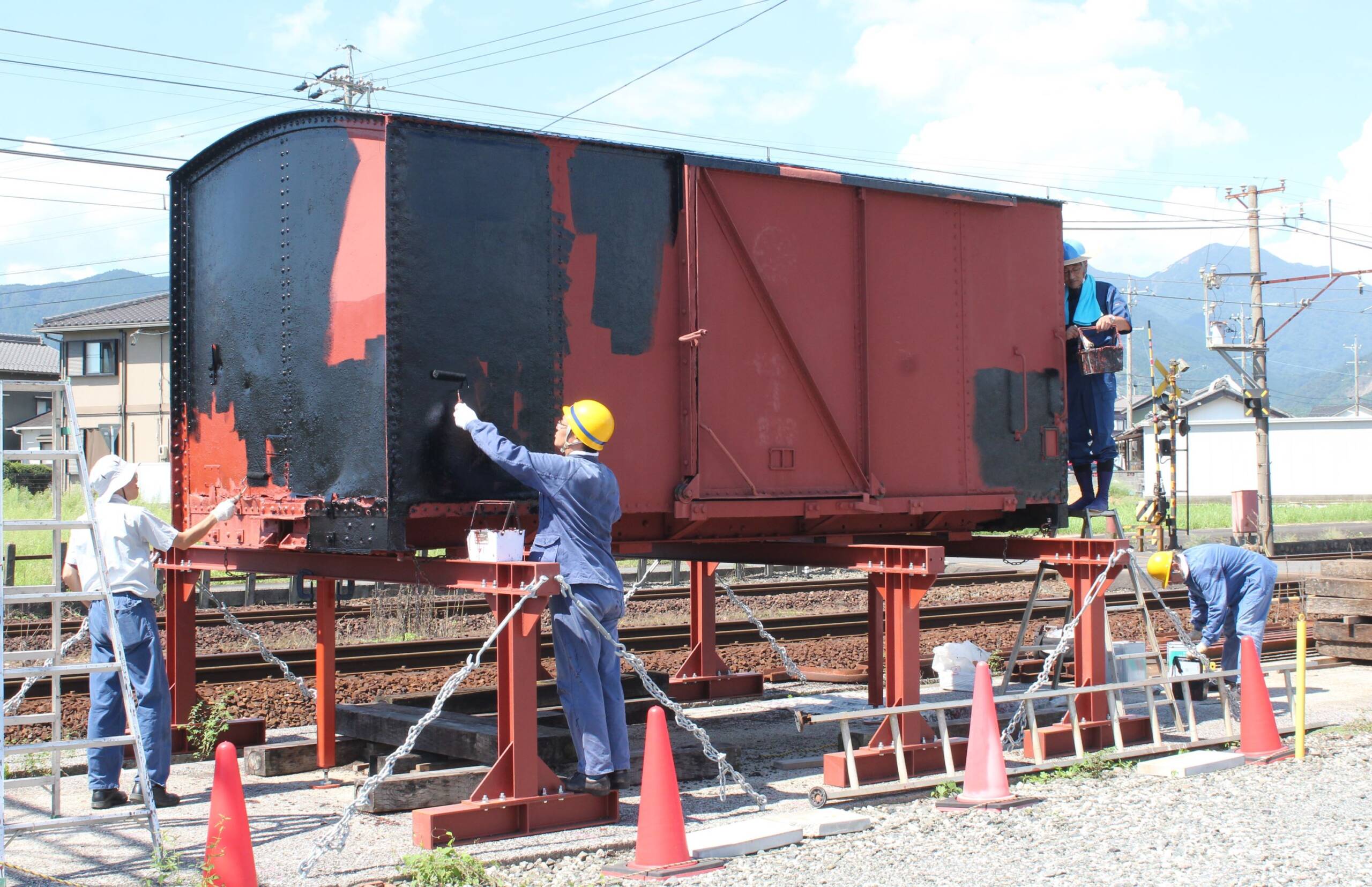 国内最古級の貨車、ただいま復元中、手作業で一歩一歩、貨物鉄道博物館