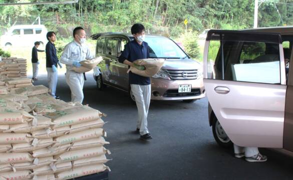 「“みえきた”に秋が来た」、地元の新米直売にお客の車列、四日市のJA南部カントリー