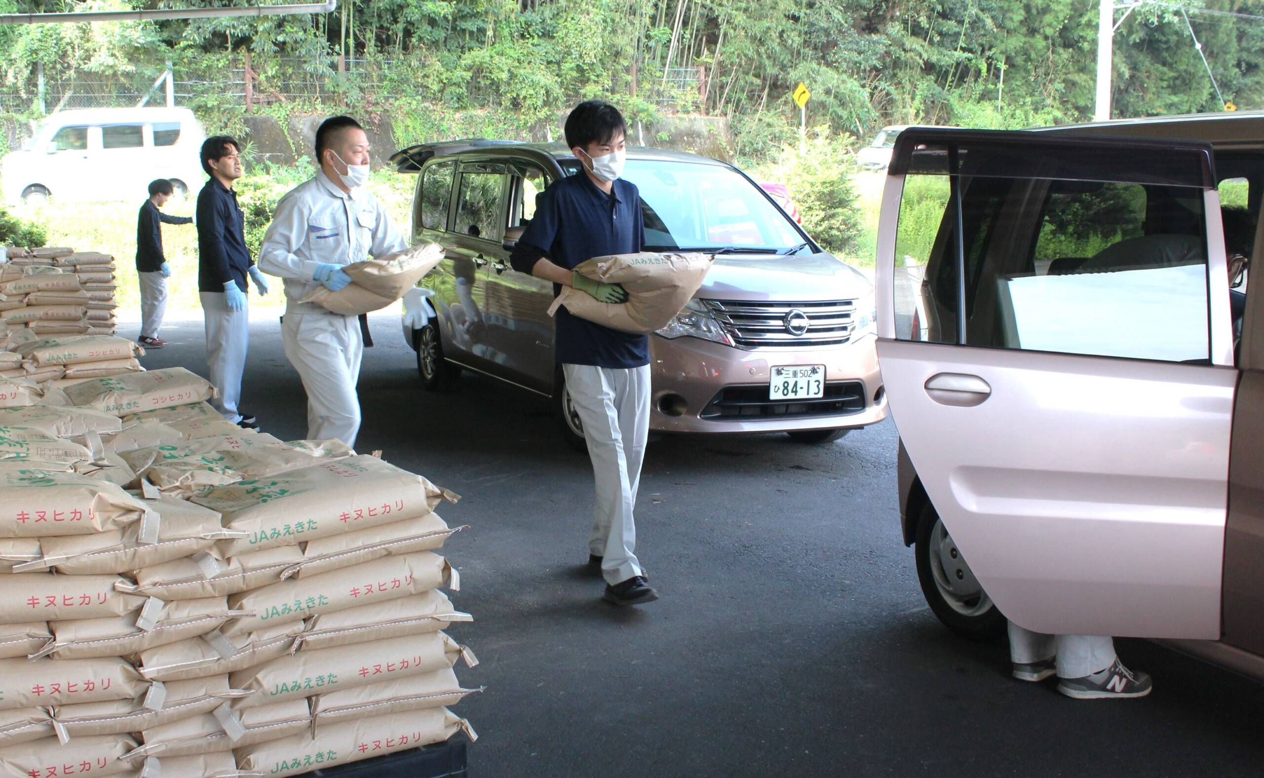 「“みえきた”に秋が来た」、地元の新米直売にお客の車列、四日市のJA南部カントリー