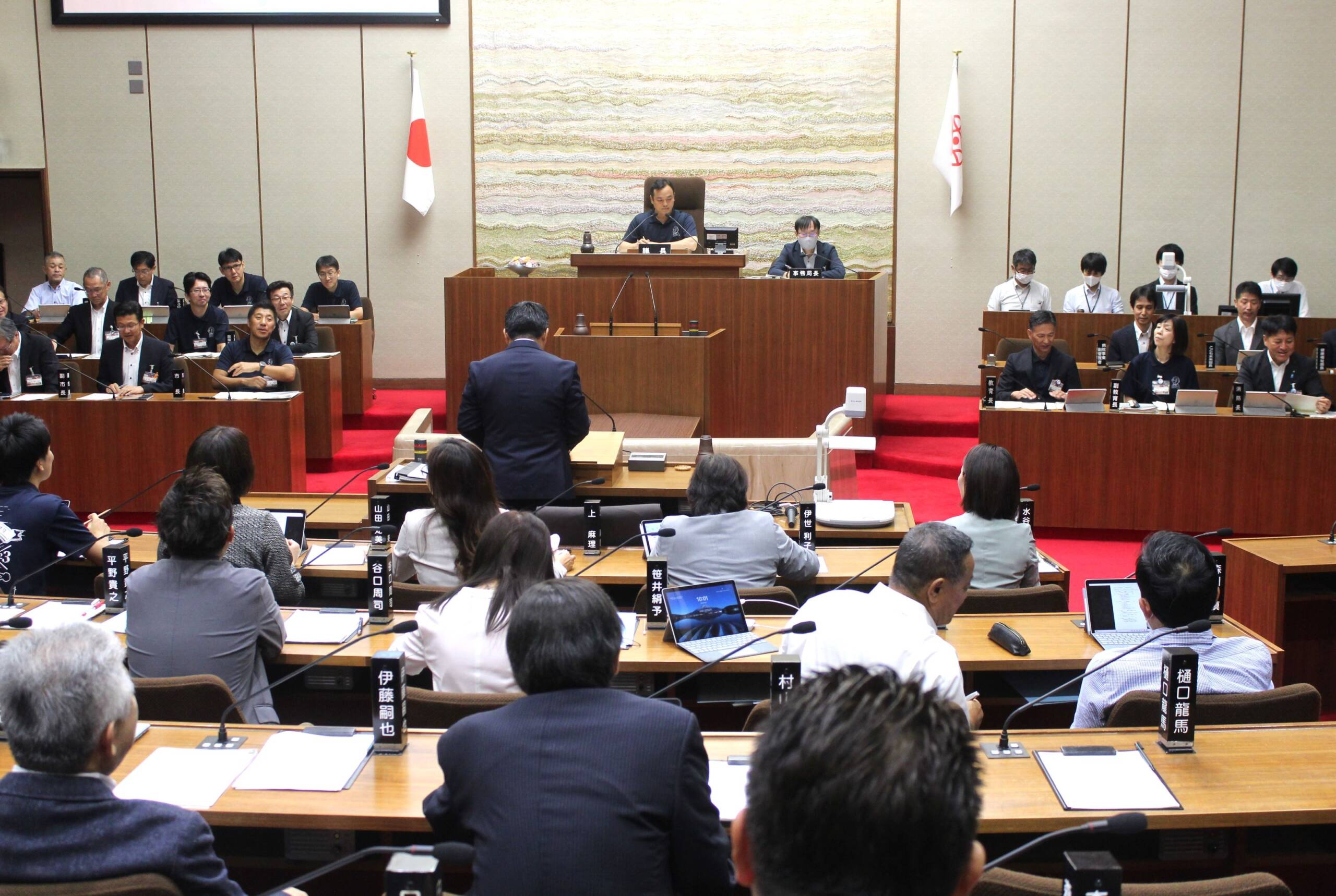 新図書館の検討状況、ランドセルの中身重すぎない？など、　四日市市議会で一般質問二日目