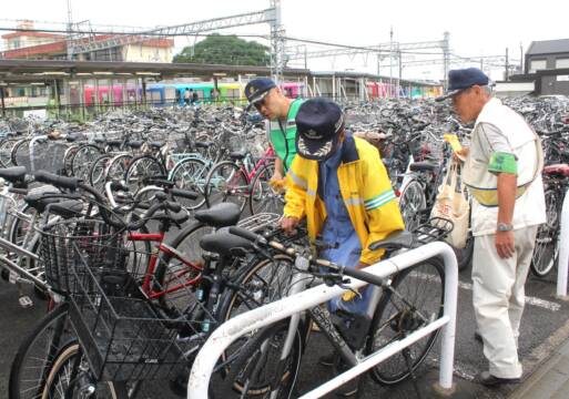 「自転車の鍵しっかり」、近鉄阿倉川駅の自転車置き場で盗難防止を訴え