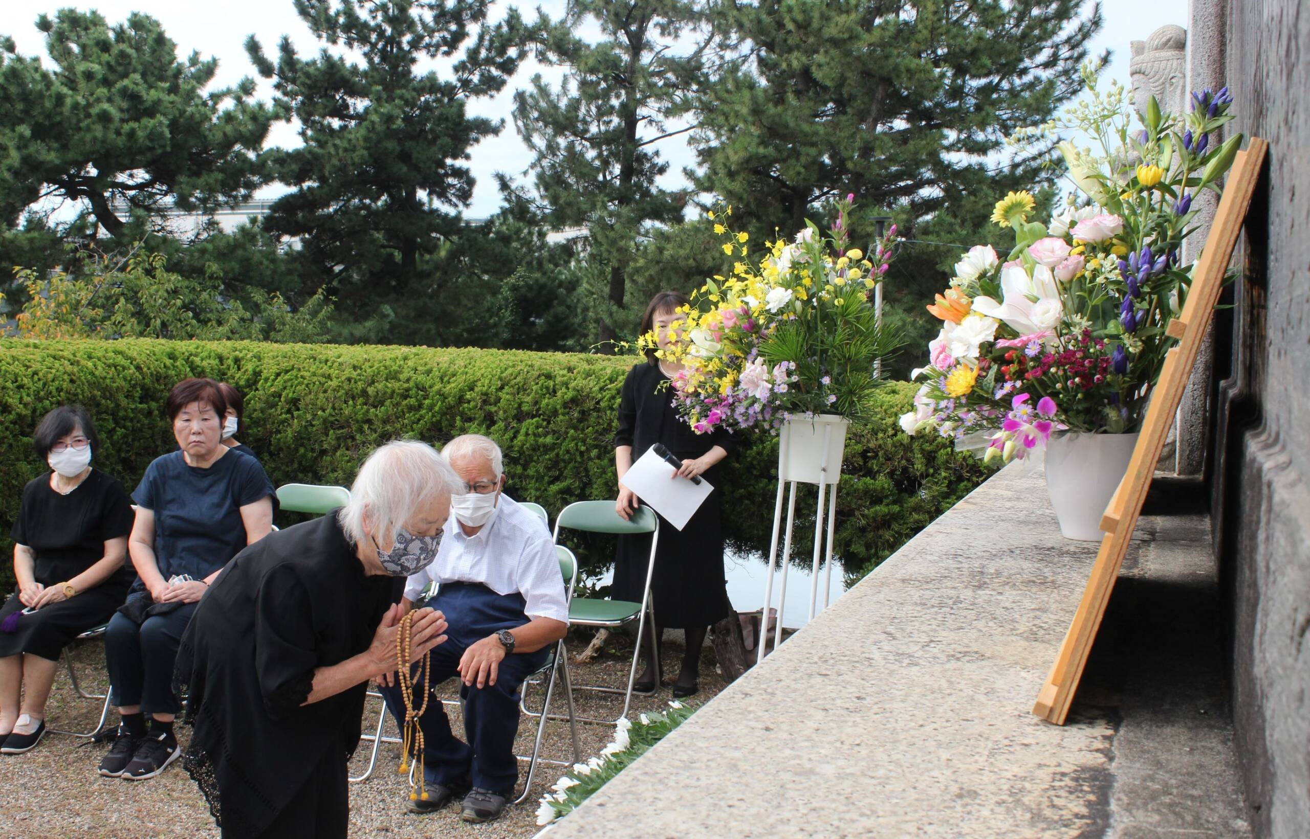 遺族らが亡くなった人たちの冥福祈る、四日市で「伊勢湾台風殉難者慰霊献花式」