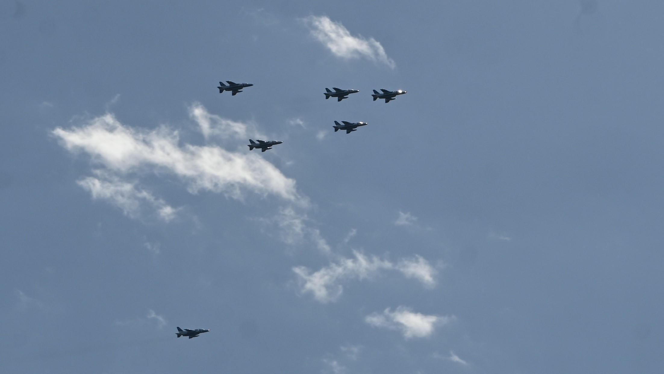 ブルーインパルス　四日市上空を飛行