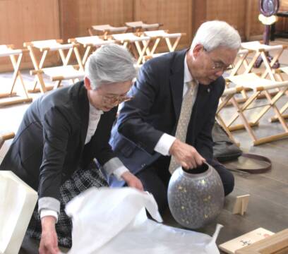 200年前の国替えの先祖の縁、萬古焼の自作を桑名の神社に奉納、四日市の三代目清水醉月さん