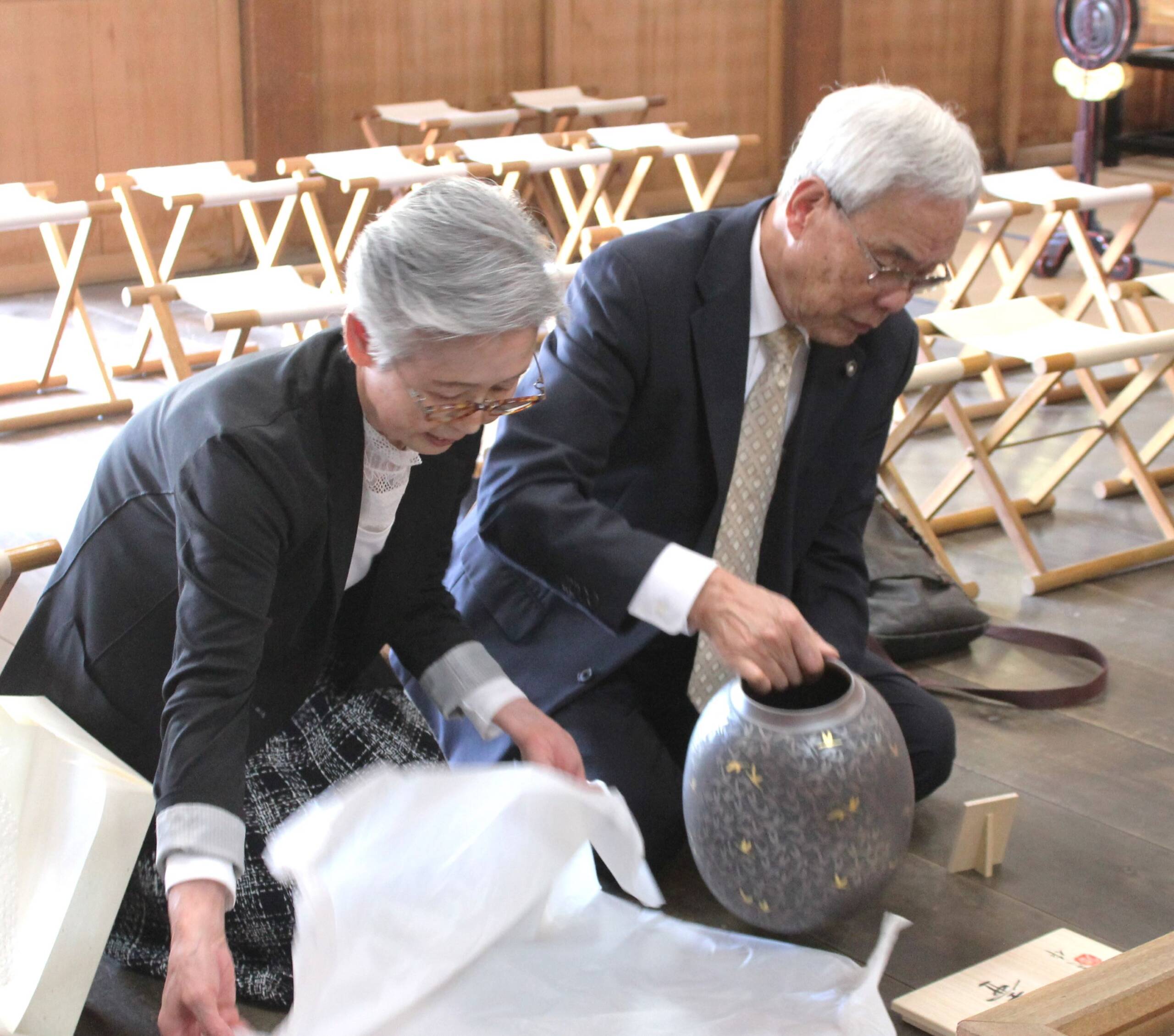 200年前の国替えの先祖の縁、萬古焼の自作を桑名の神社に奉納、四日市の三代目清水醉月さん