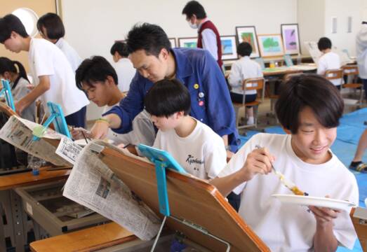 きっと思い出になるね、画家になった先輩が特別な美術の授業、四日市の橋北中学で3日かけ