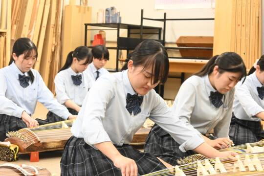 「高校時代しかできない」と入部　四日市南高校筝曲部