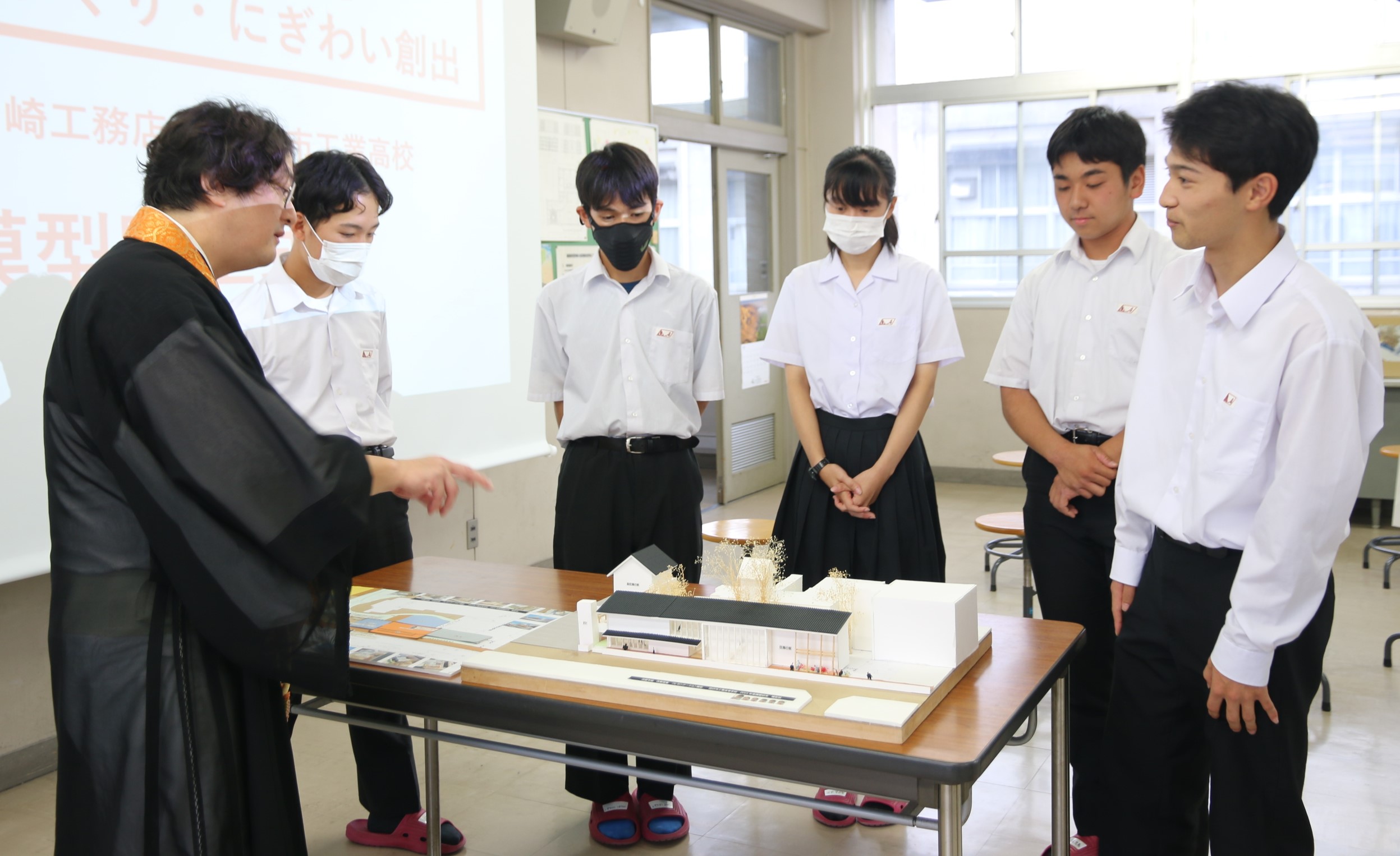 四日市工業高校建築科　宮崎工務店と法盛寺とコラボ　寺改修の企画提案と模型製作　