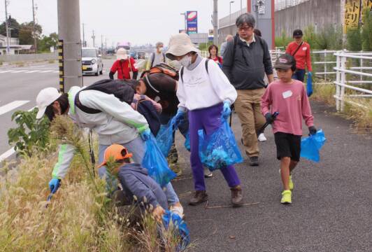 まちの歴史を知り、ごみ拾いも、四日市で歩いて地域に親しむ催し