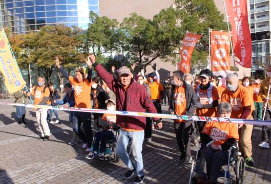 前年上回る参加や応援、認知症の理解広げる「RUN伴＋四日市」走る