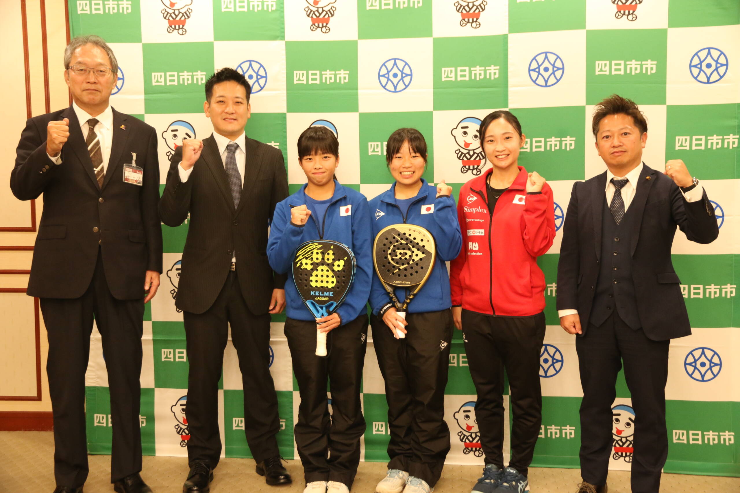 パデルのジュニア世界大会に出場　伊藤さんと磯崎さん　四日市市役所を訪問