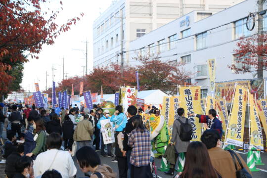 初日の来場者数は７万3800人　各ブースのパフォーマンスに注目も　東海・北陸B-1グランプリin四日市