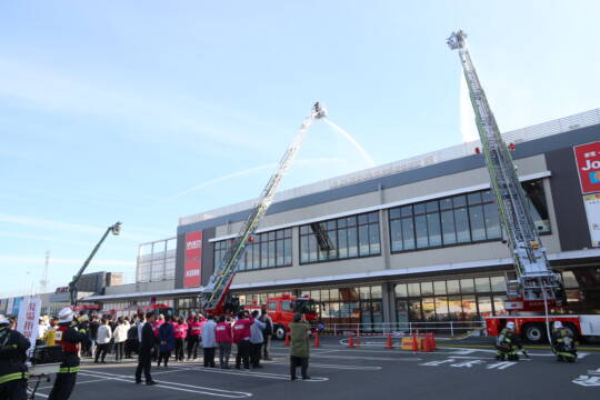 大規模地震発生後の火災を想定　イオンタウン四日市泊で消防訓練　従業員ら適切で迅速な動き
