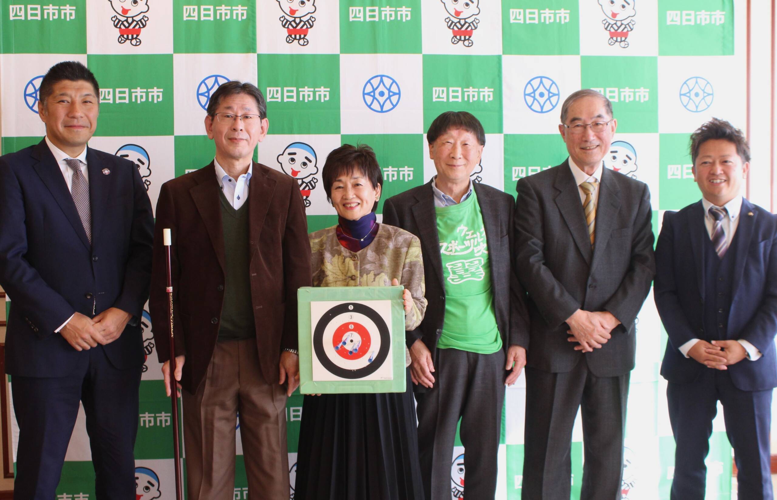 スポーツウエルネス吹矢の全日本大会へ出場、四日市の近藤寛さんと古田桂子さん