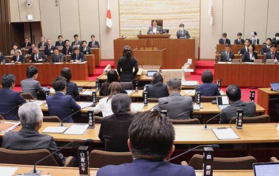 住環境の安定、中小企業振興の条例、子育てと仕事など議論、四日市市議会の一般質問