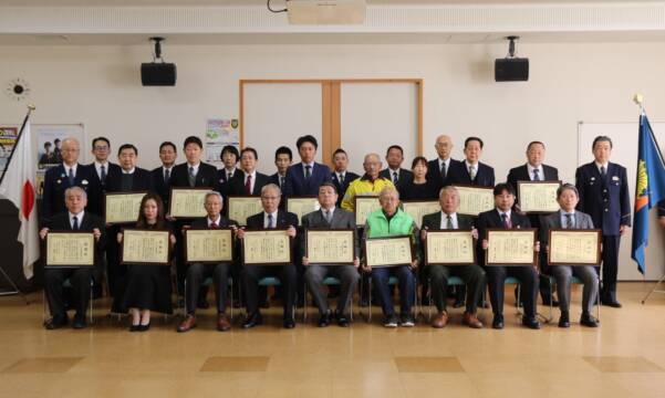 交通安全や犯罪抑止など警察業務に協力　個人、団体に感謝状　四日市南警察署