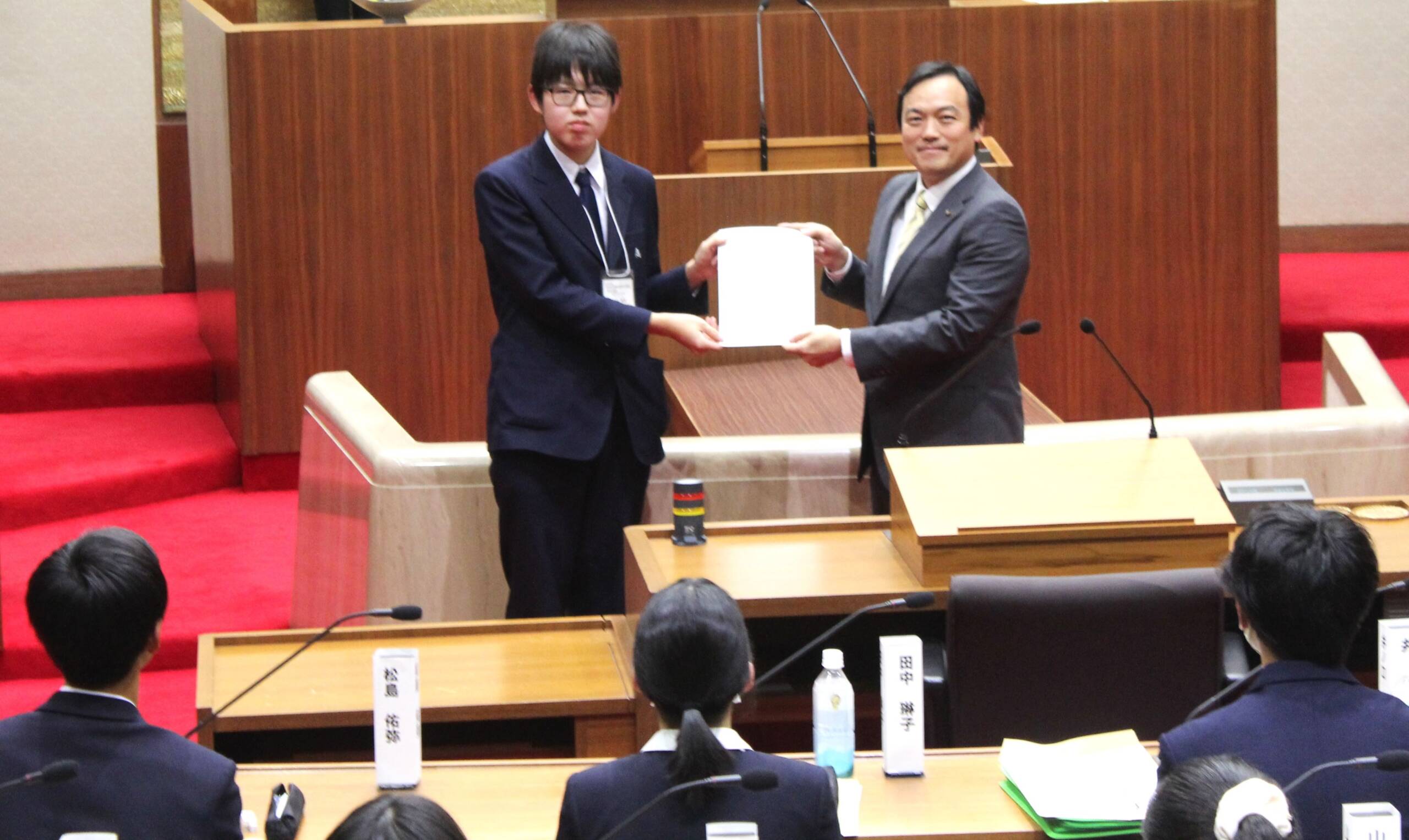 公園のあり方や環境、公共交通など意見まとめる、四日市で高校生議会開く
