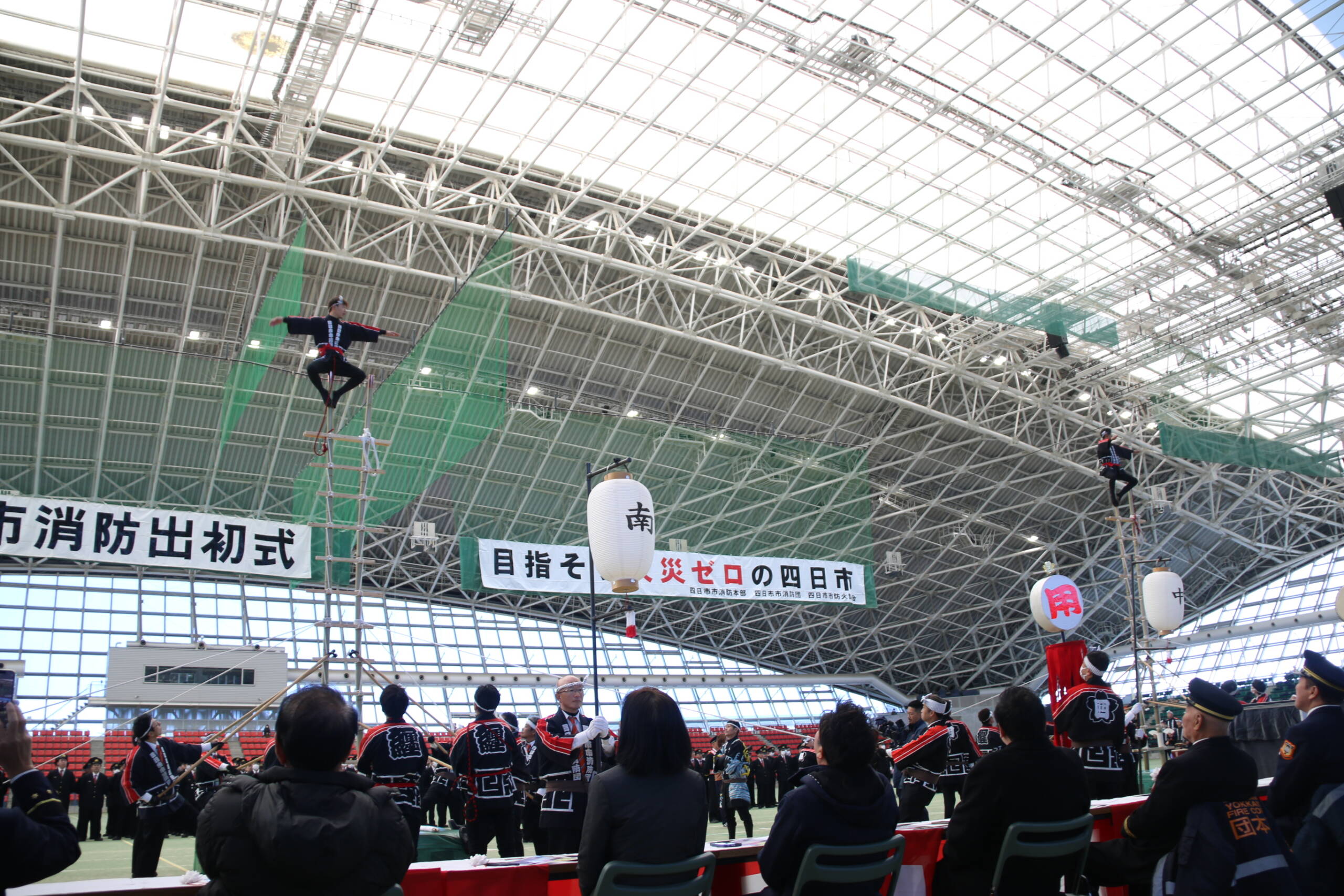 規模縮小で実施もにぎわいみせる　四日市市で消防出初式　能登半島地震の活動記録も展示