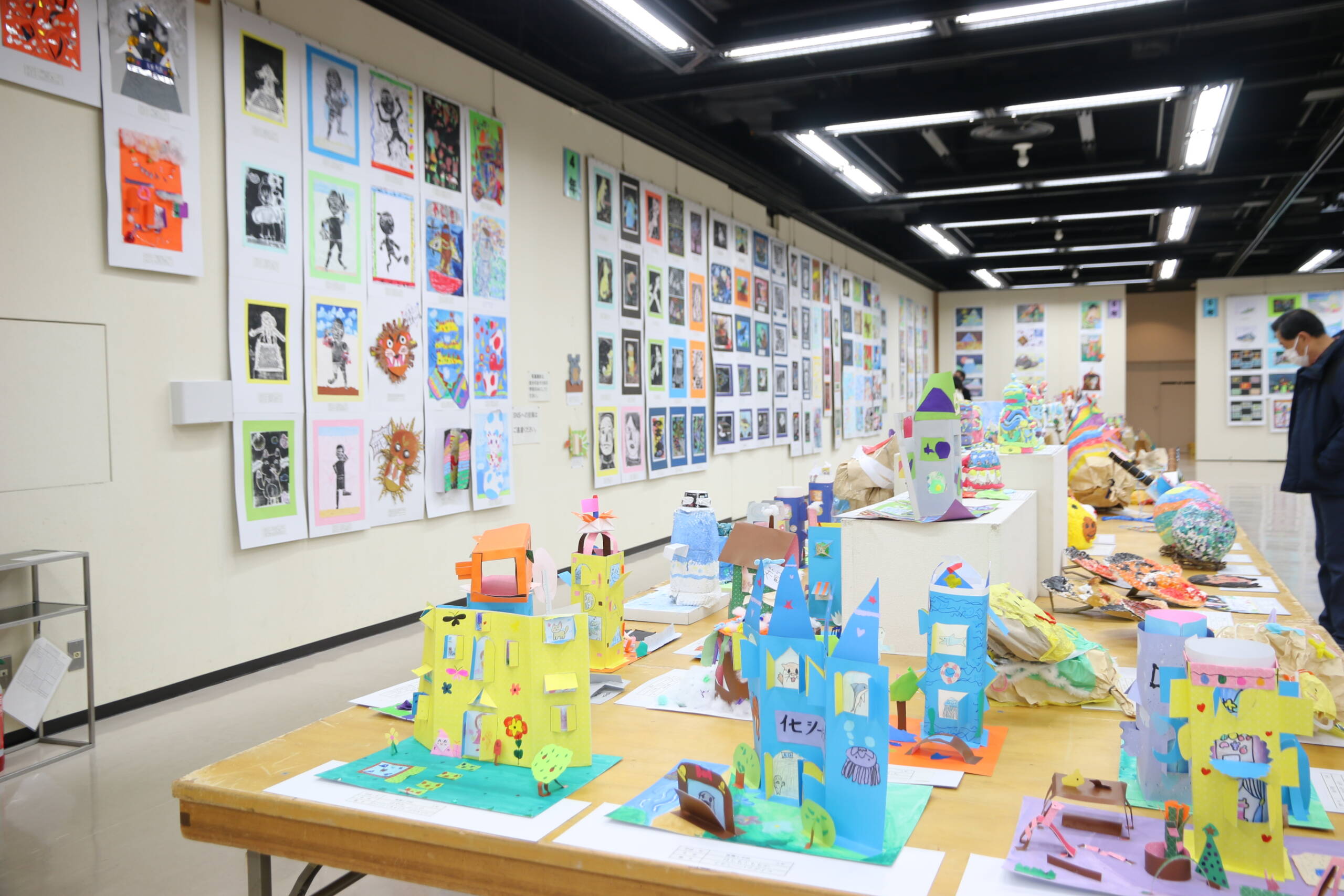 豊かな表現や発想の作品　三泗小・中学校美術展　今日から1月25日まで開催