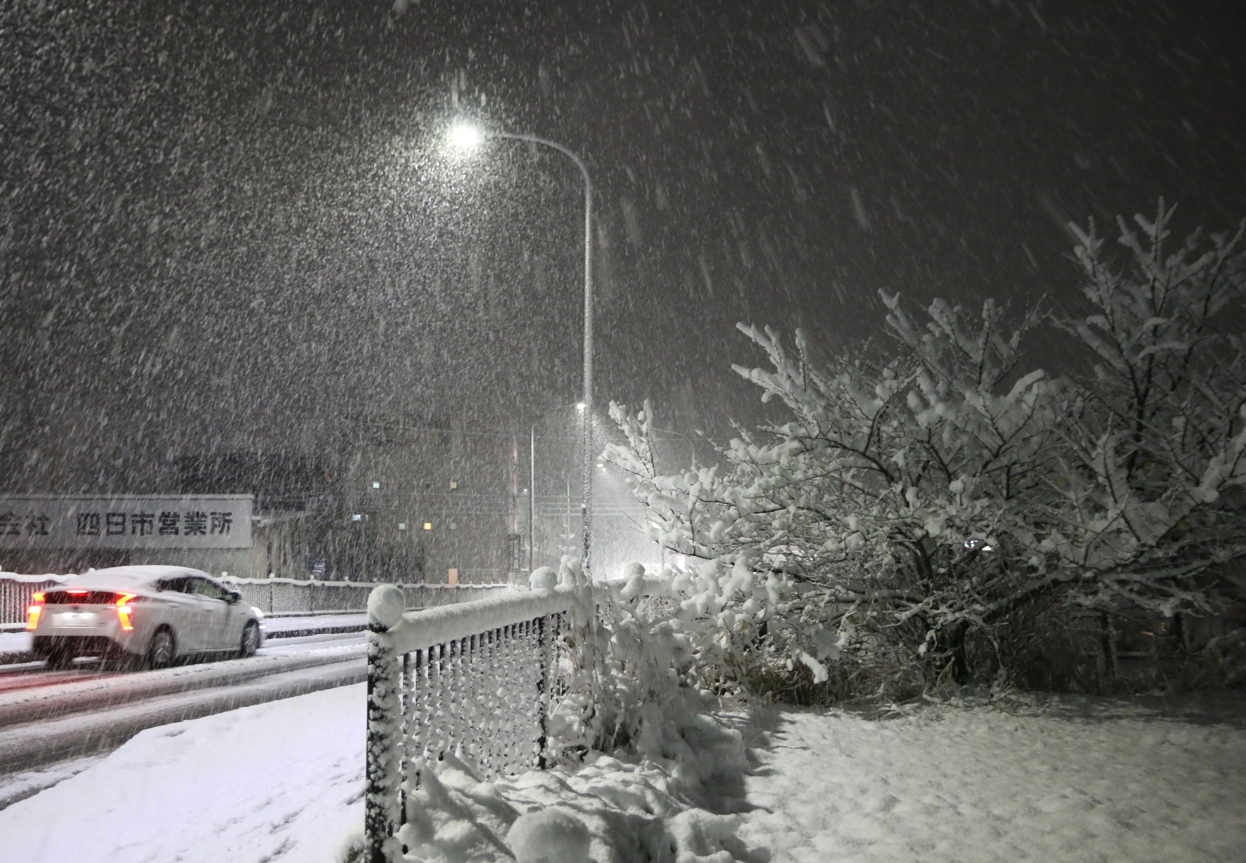 四日市市に大雪警報　津地方気象台が発表　道路など凍結に注意
