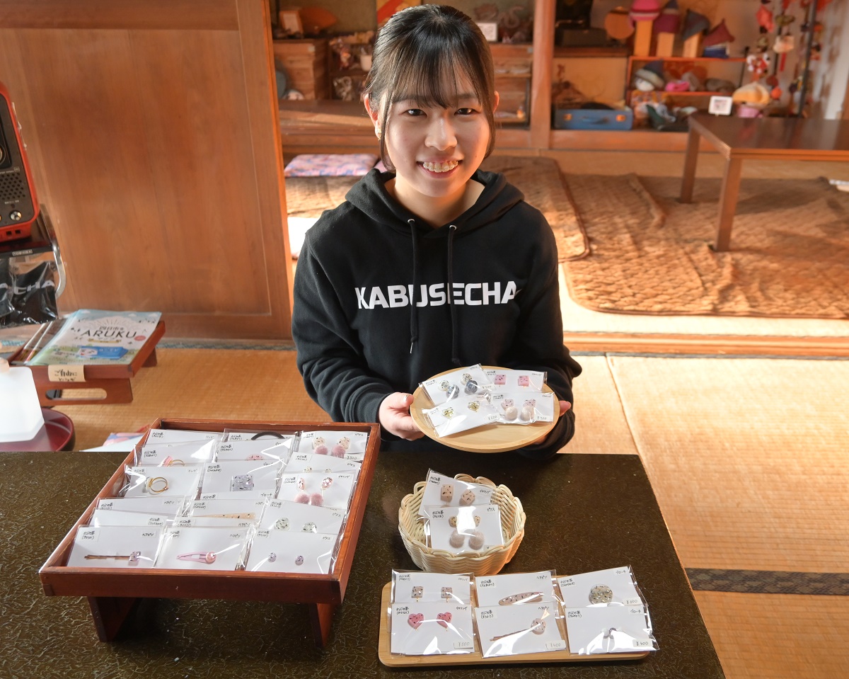 家業の「かぶせ茶」をアクセサリーに　清水瑠心さん（17）