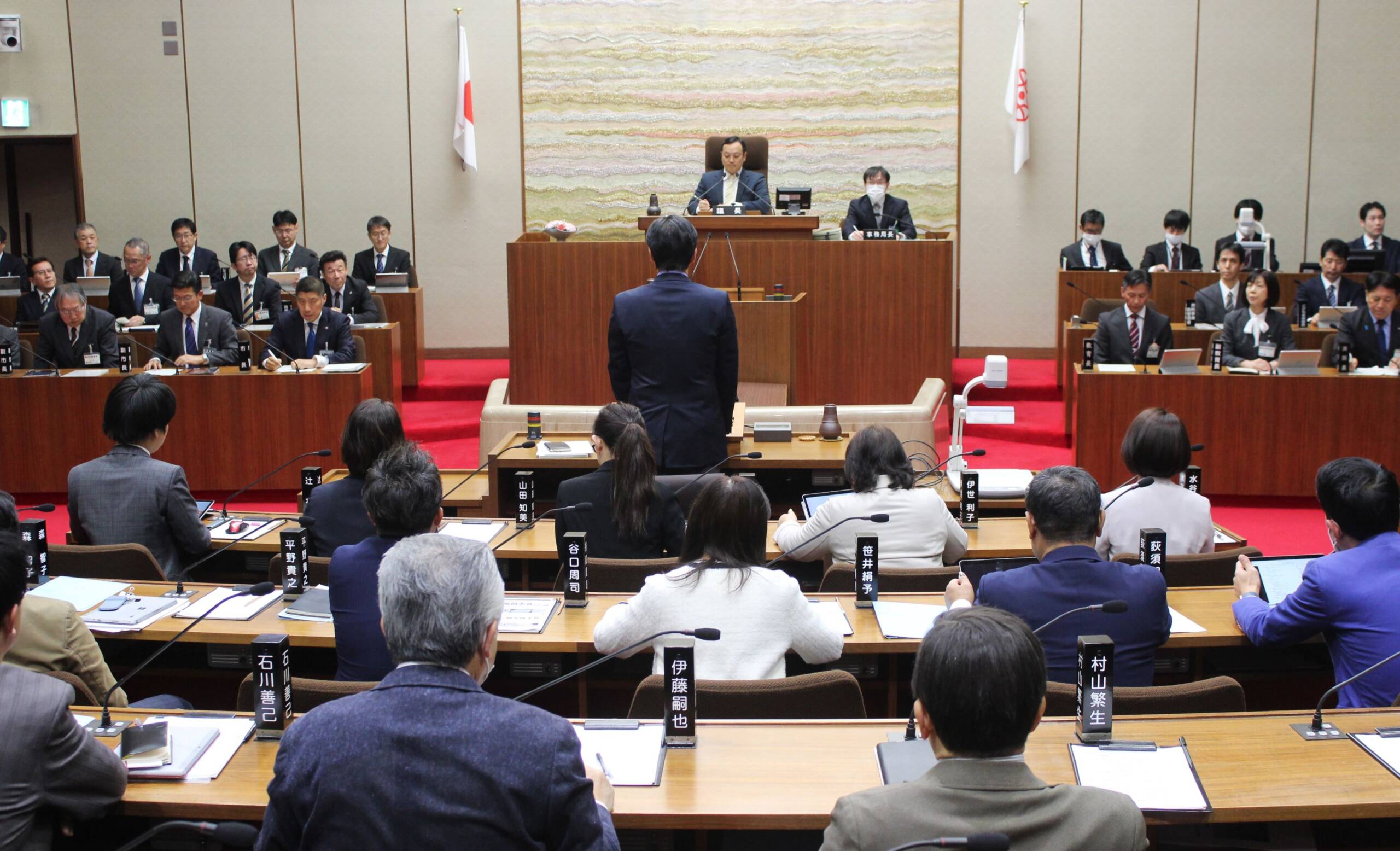 なぜネーミングライツがない？　救急車1回呼ぶコストは？　四日市市議会の一般質問