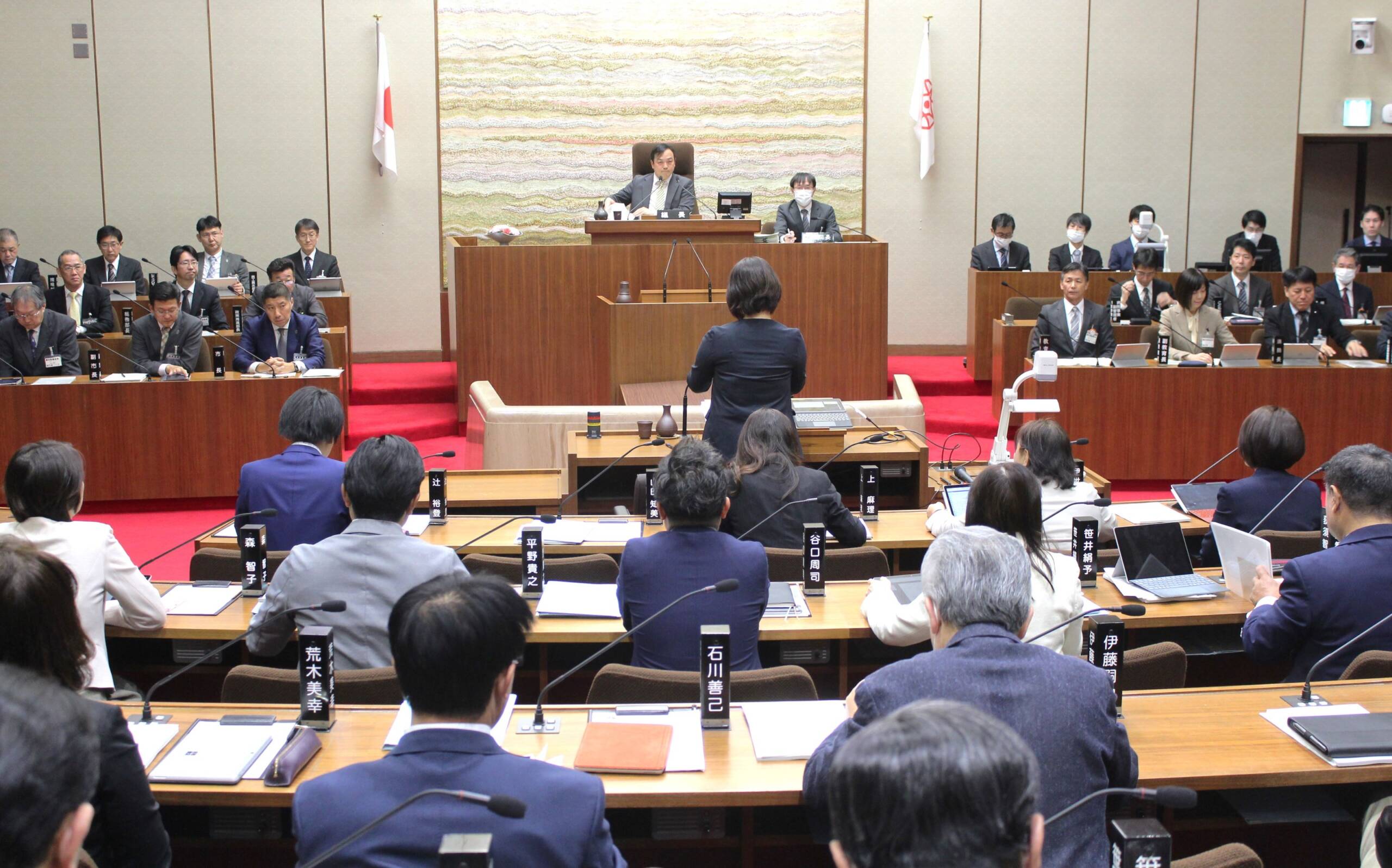 タブレット端末無償貸与は継続へ、中学給食の人気メニューをアンコール提供、四日市市議会の一般質問最終日
