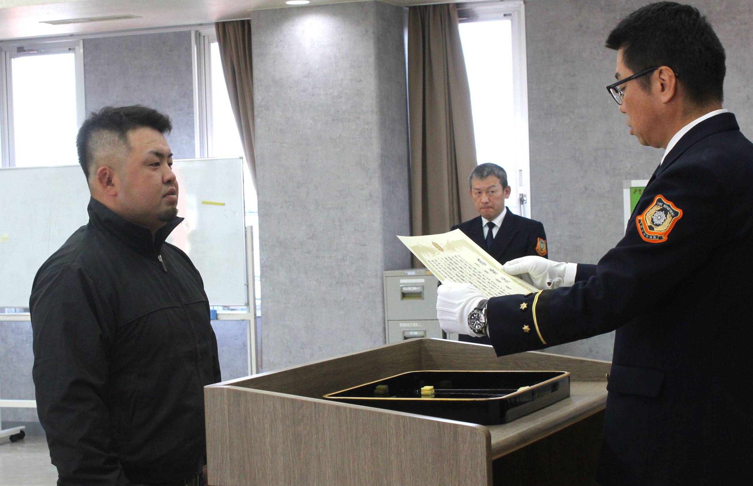 火災現場から女性救う、四日市消防北消防署が男性に感謝状を贈呈