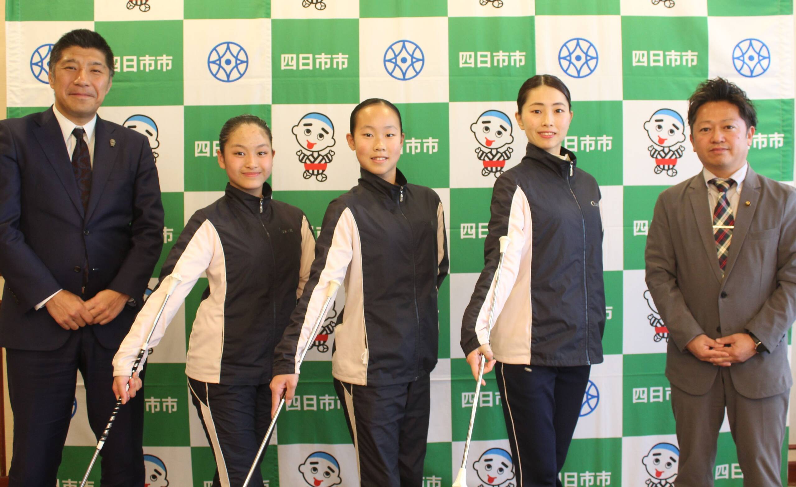 ベストな演技めざす、バトントワーリングの3選手が全日本へ向け森智広市長に決意伝える